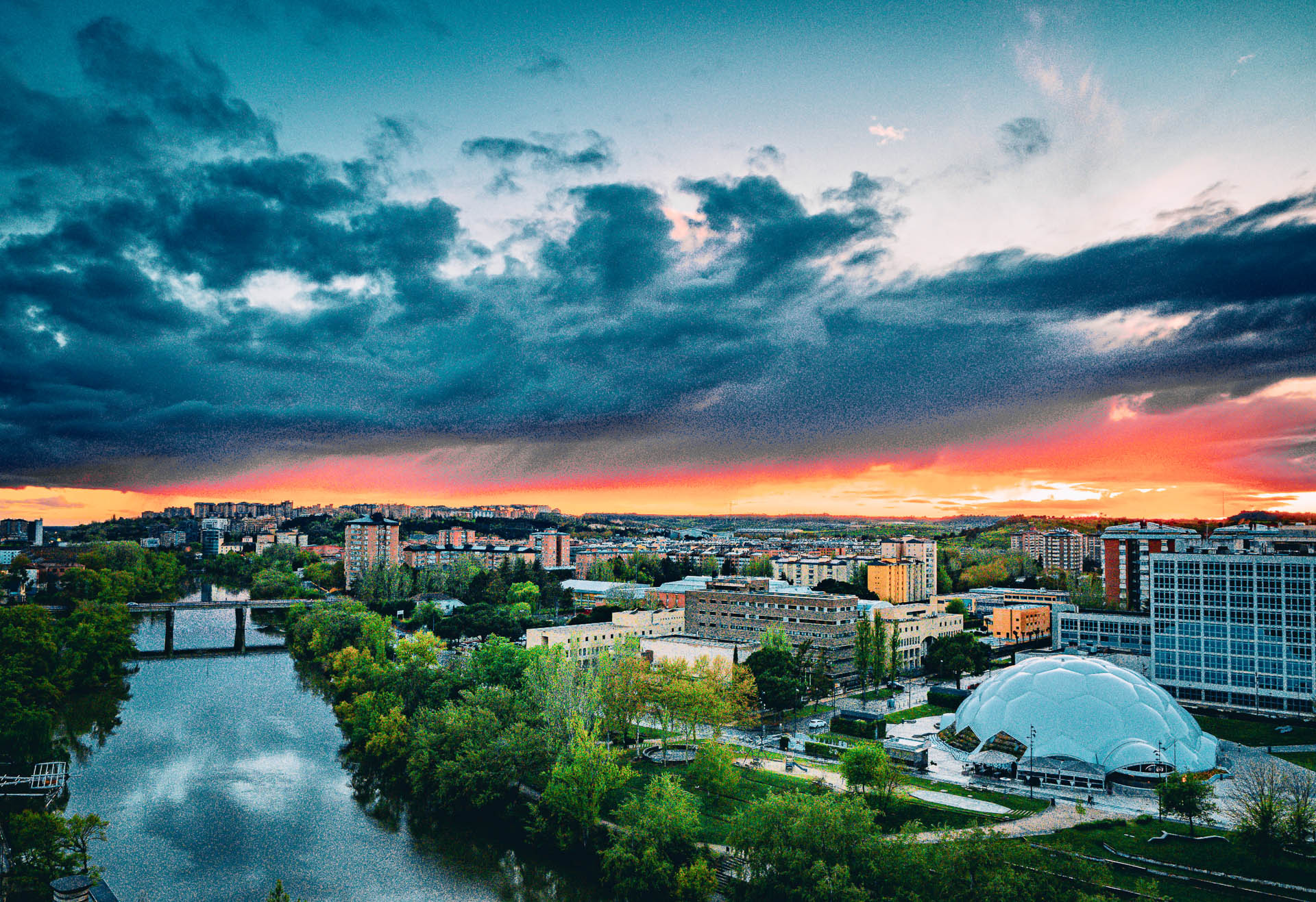 Cúpula del Milenio y Río Pisuerga al atardecer