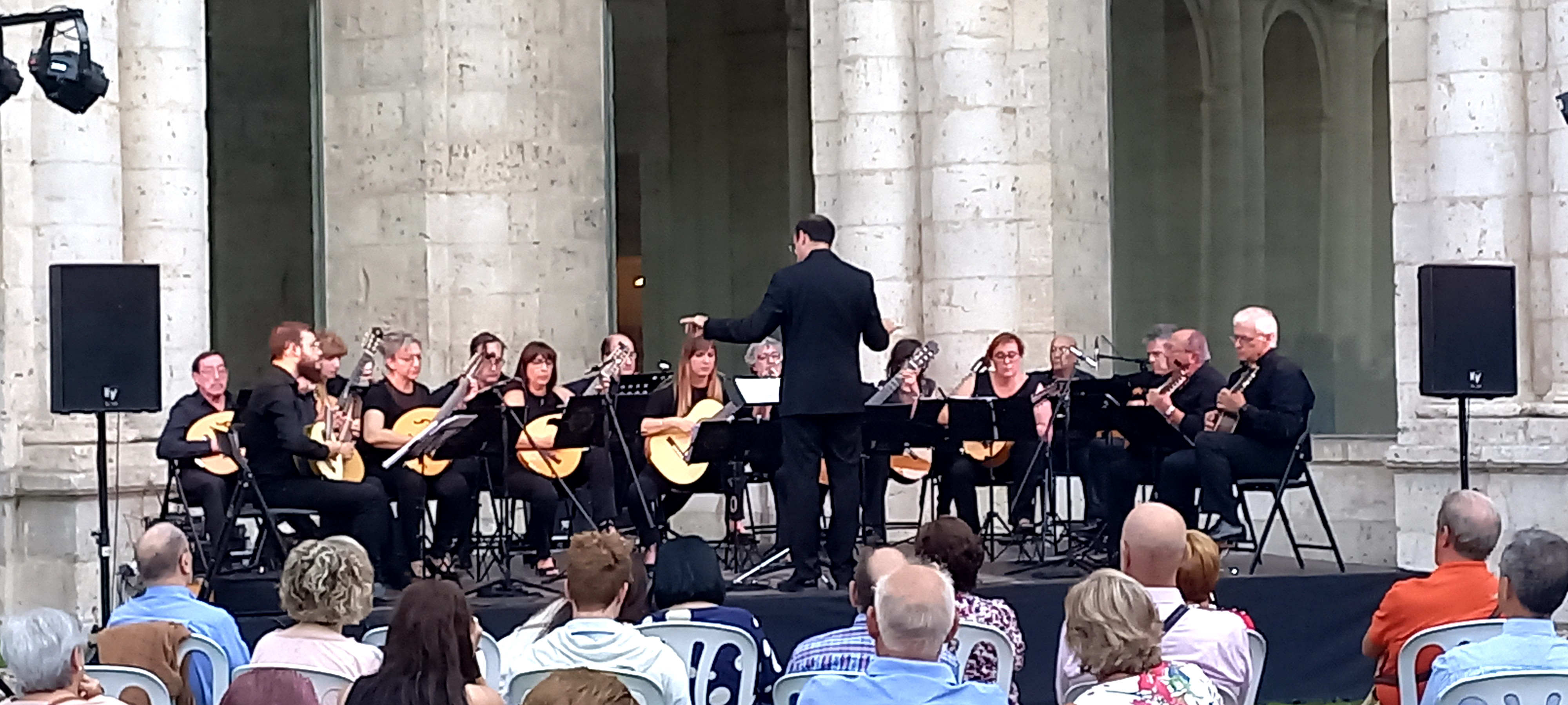 Orquesta de Laúdes Conde Ansúrez.jpg