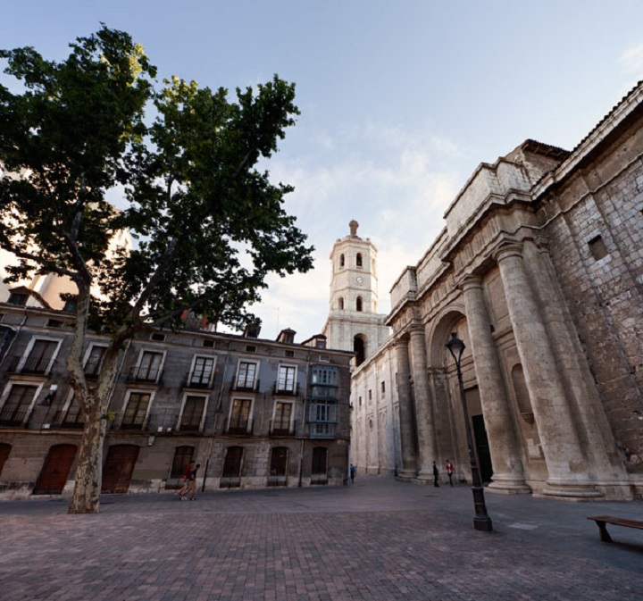 Plazas de la Universidad y de Portugalete 1 plaza universidad detalle.jpg