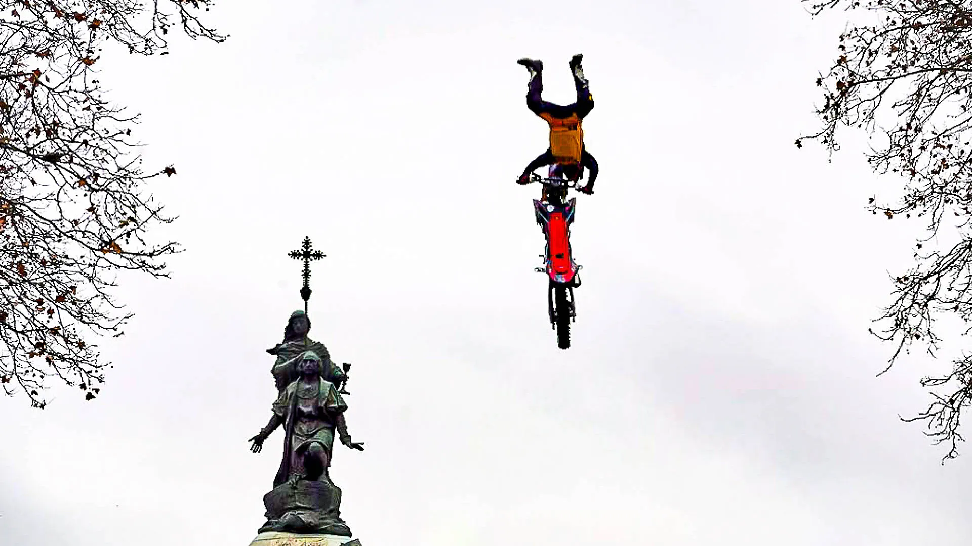 Acrobacias Acera Recoletos Pinguinos