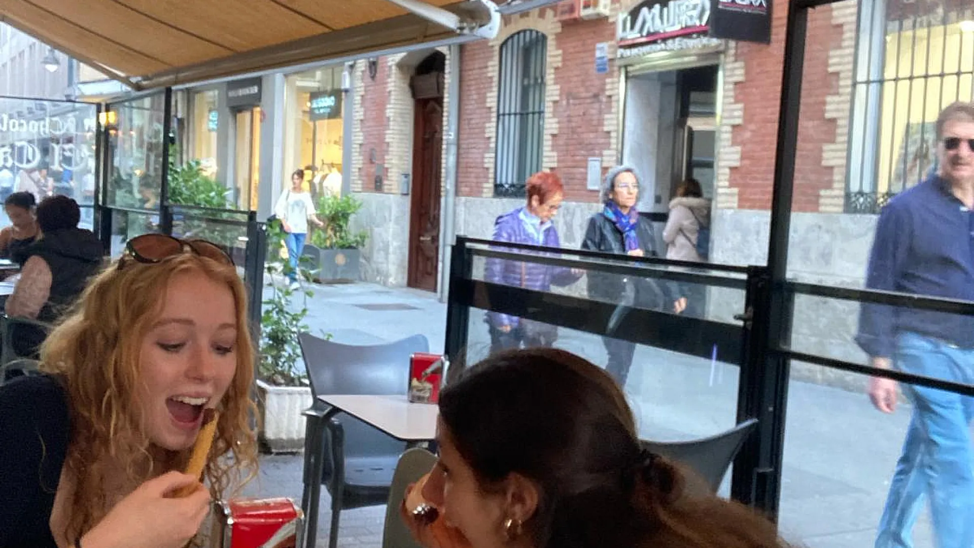 La Casa del Español 4 alumnas en cafetería centro de idiomas la casa del español