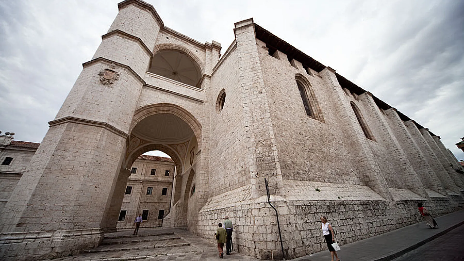 Iglesia y Monasterio de San Benito 3 Sanbenito3.jpg
