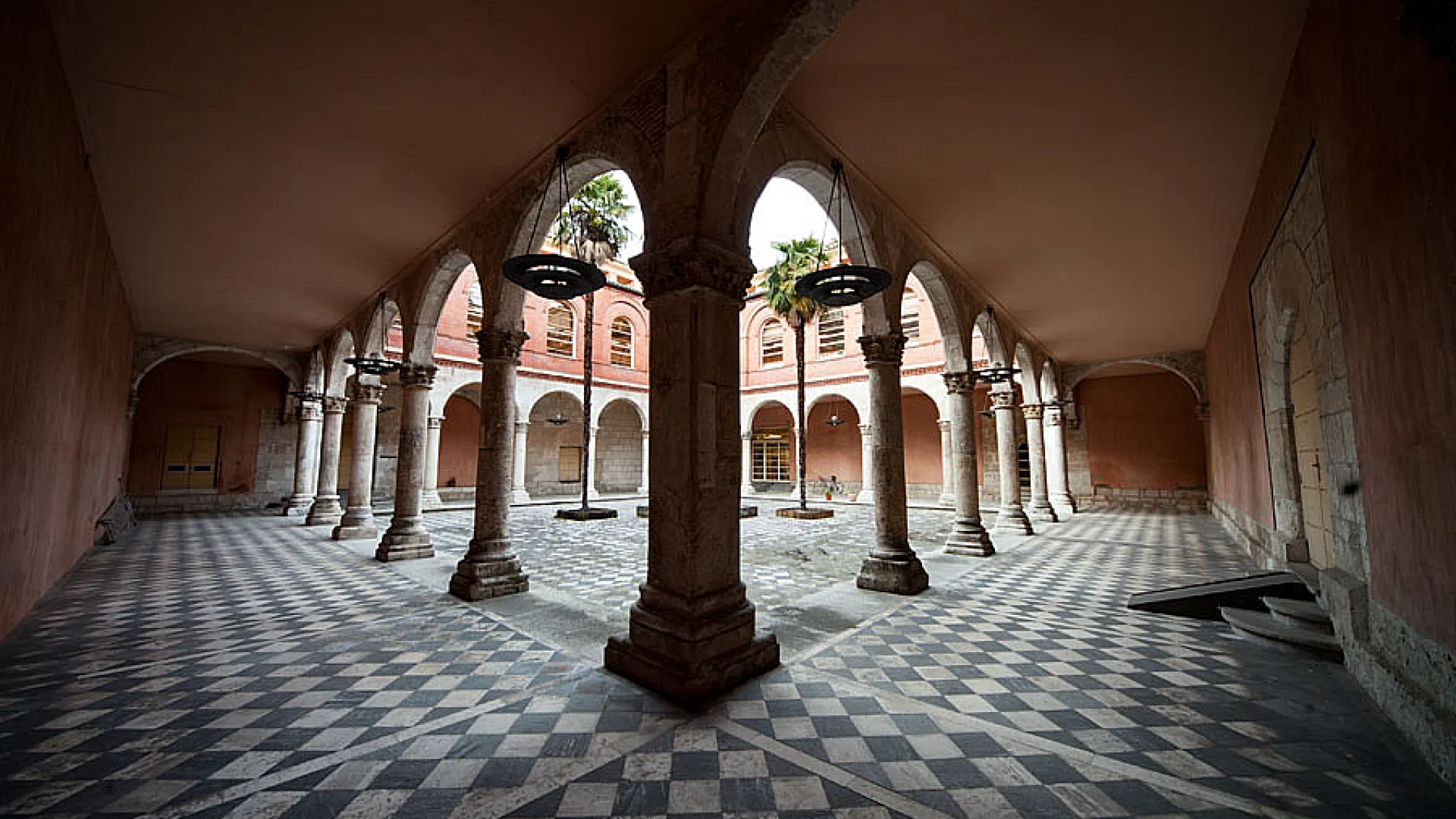 Palacio de los Condes de Benavente 3 condesbenavente3.jpg