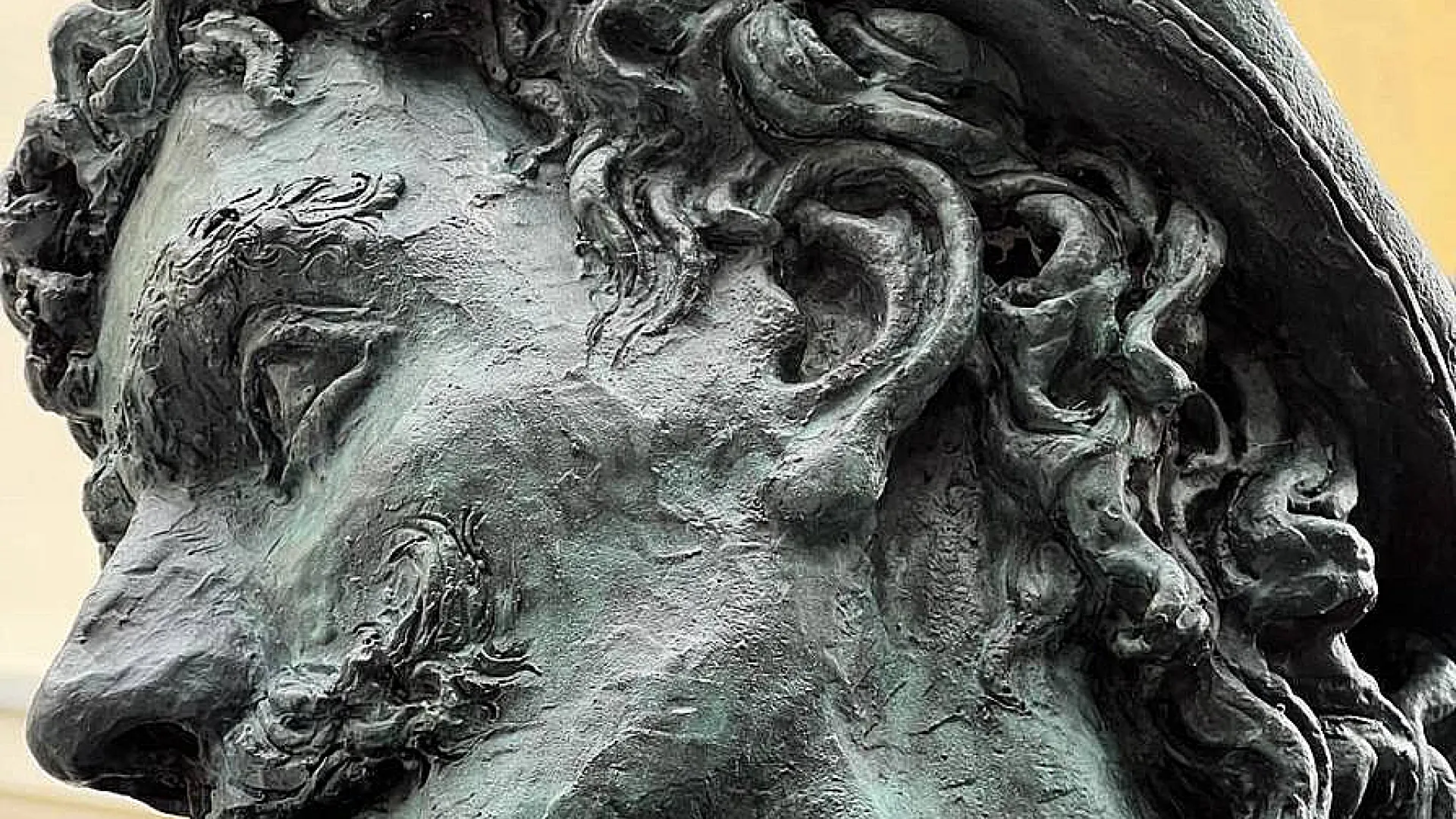 Don Juan Tenorio, embozado 1 estatua don juan tenorio 2.jpg