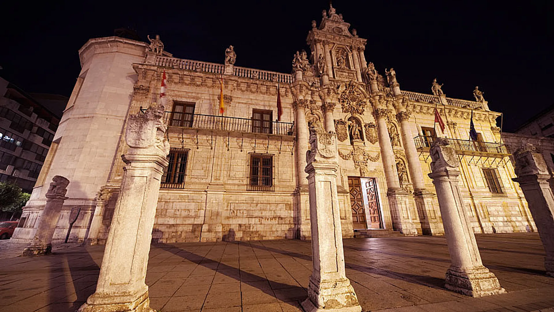 Plazas de la Universidad y de Portugalete 7 facahadauva1.jpg