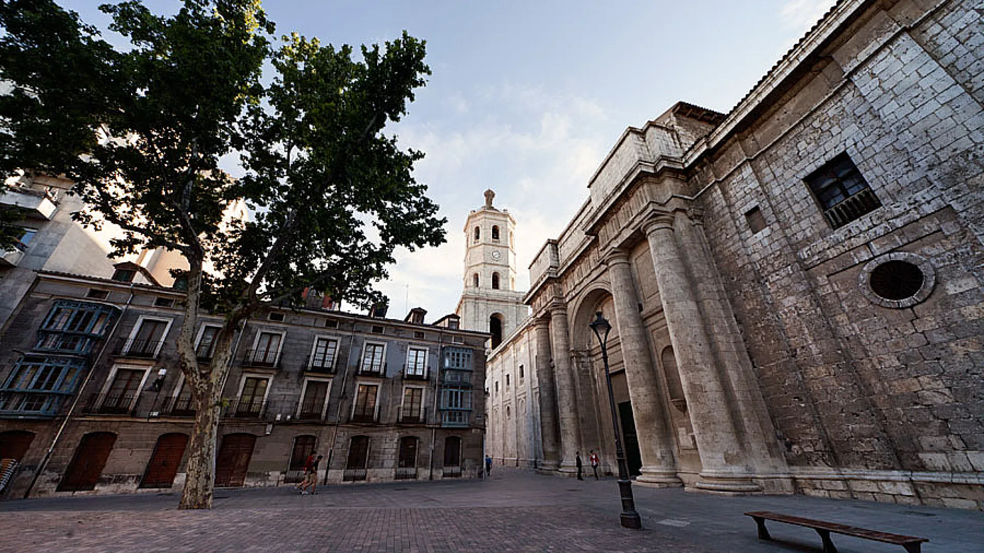 Plazas de la Universidad y de Portugalete 2 facahadauva3.jpg