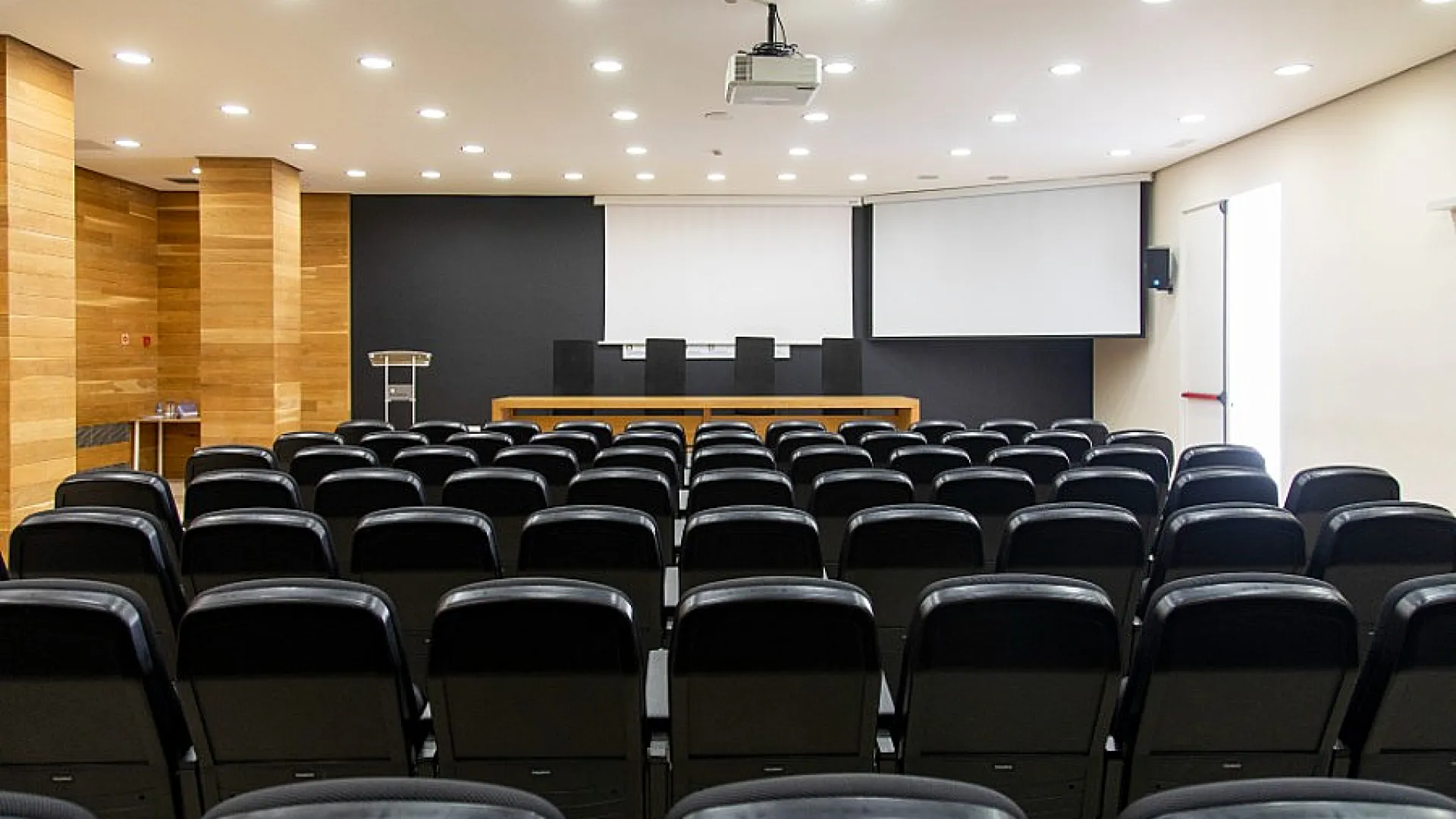 Centro de Congresos del Museo Patio Herreriano 8 herre57.jpg