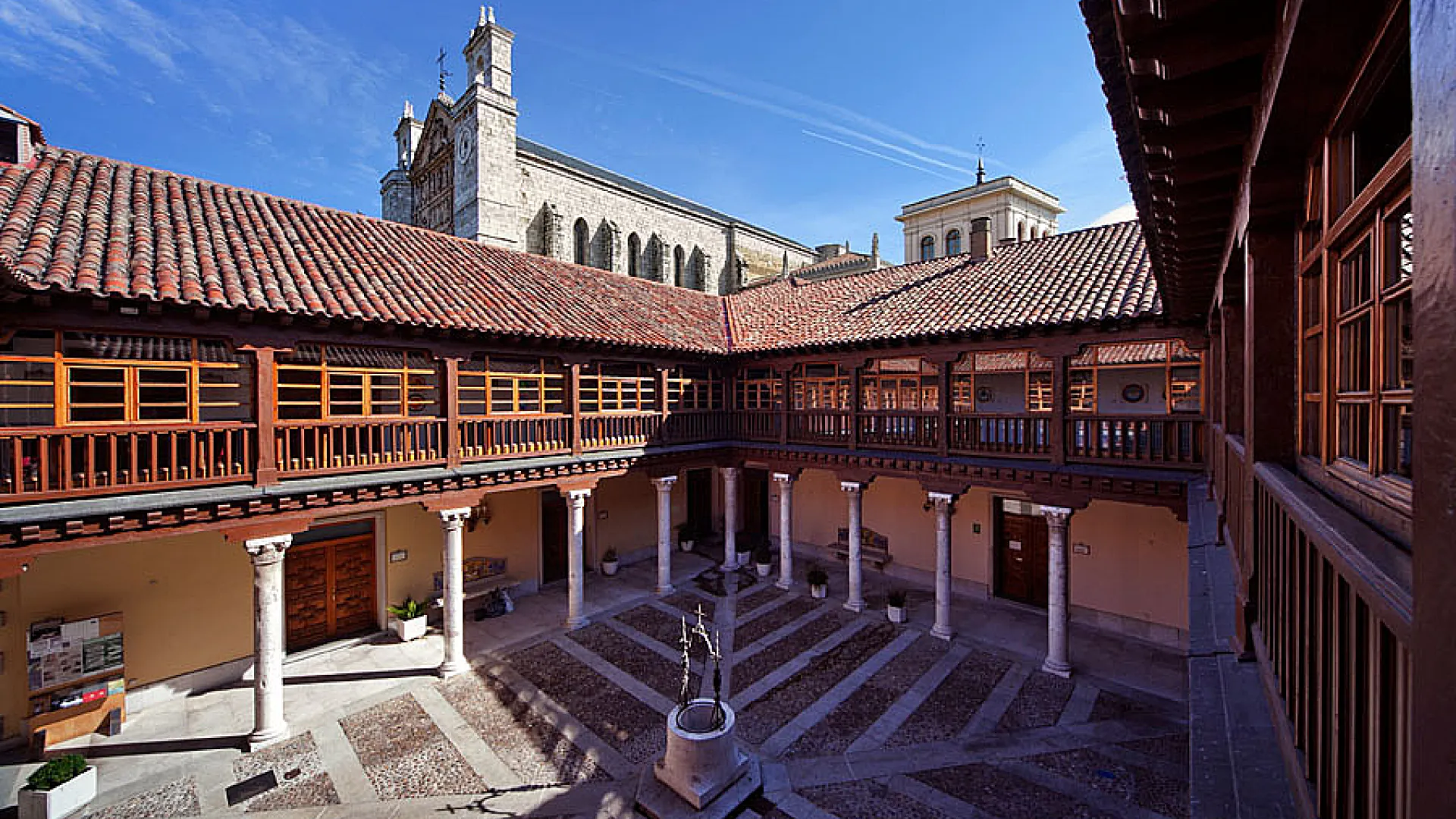 Sala de exposiciones del Palacio de Pimentel 9 pimentel9.jpg
