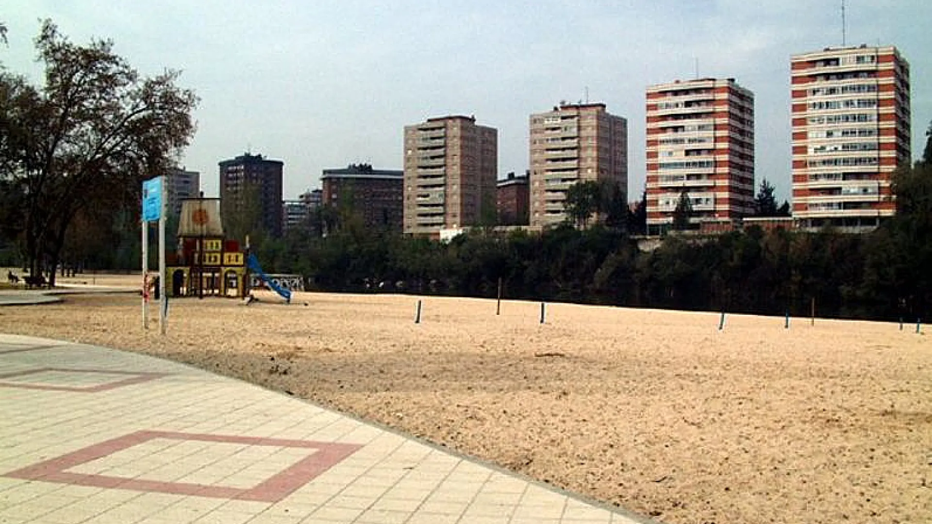 Playa del Pisuerga y paseo de las Moreras 2 playa1.jpg
