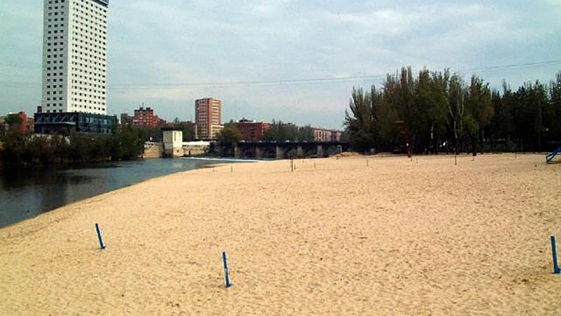 Playa del Pisuerga y paseo de las Moreras 3 playa2.jpg