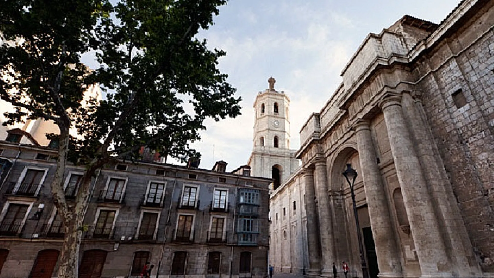 Plazas de la Universidad y de Portugalete 1 plaza universidad detalle.jpg