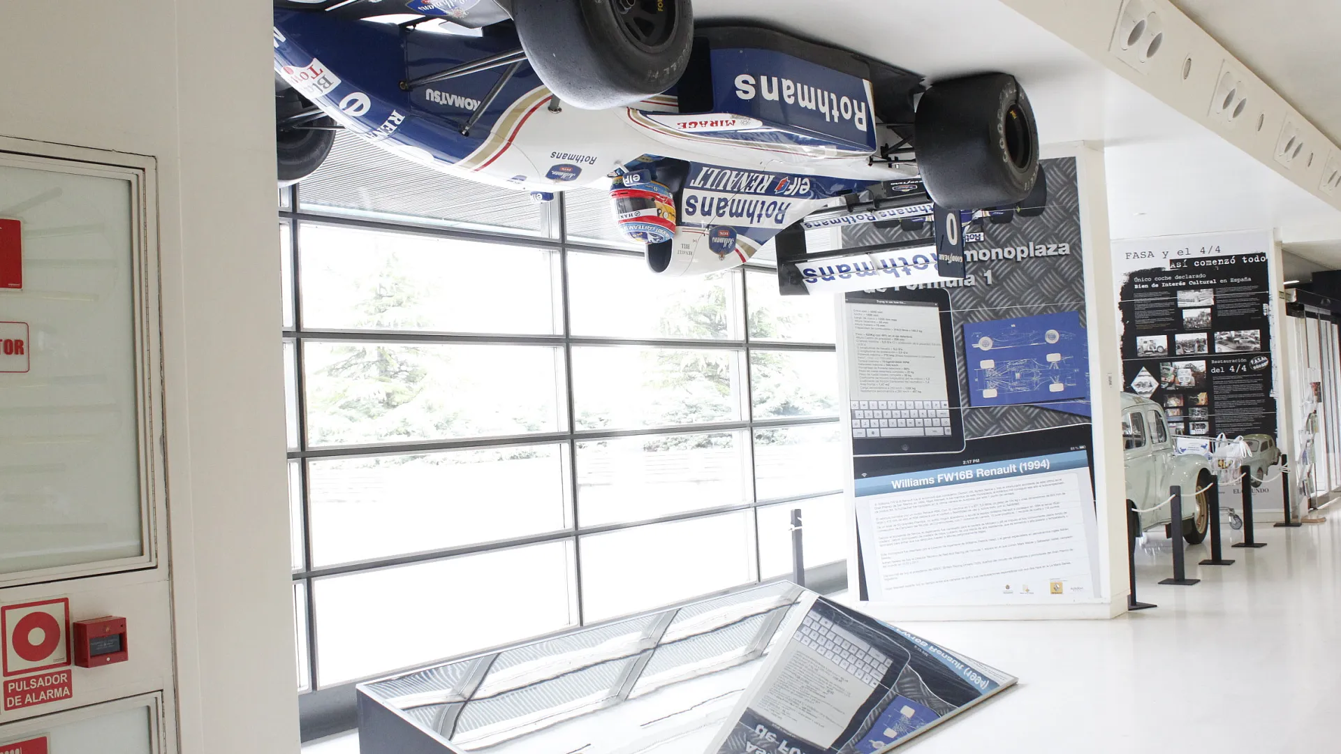 Museo de la Ciencia 16 vestíbulo Fórmula I - aerodinámica para no volar.jpg