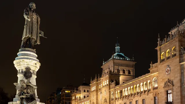 Estatua Zorrilla noche