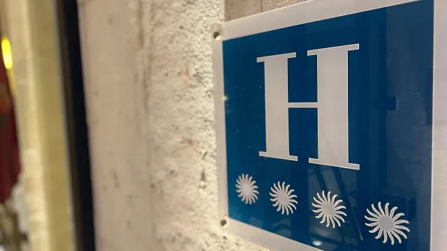 Hotel Cuatro Estrellas Cartel