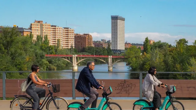 Bicis en el puente de Isabel la Católica