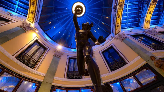 Pasaje Gutiérrez. Rios de Luz. Iluminacion. Estatua Mercurio